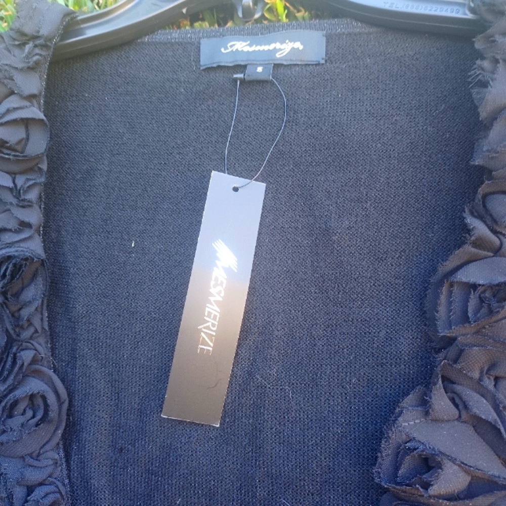 Mesmerize black/silver metallic crop top small.